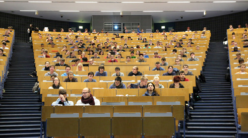 Studierende im Hörsaal bei GET Vorlesung