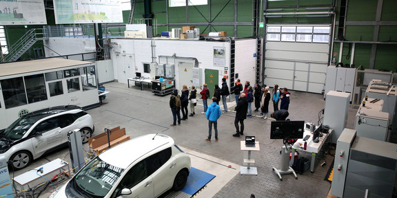 Smart Grid Labor mit Schülerinnen und Schülern