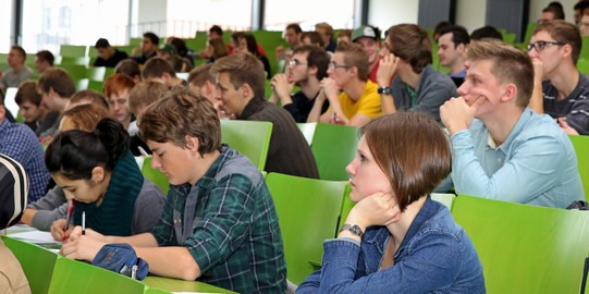 Studierende im Hörsaal