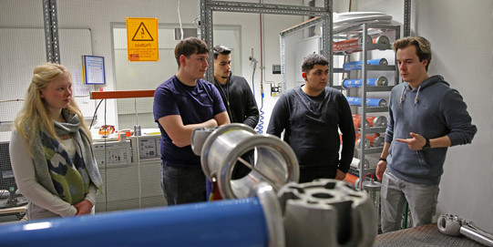 Labor des Bereichs Hochspannungstechnik wird präsentiert