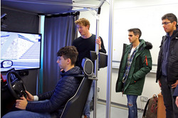 Schüler am Fahrsimulator Schüler am Fahrsimulator