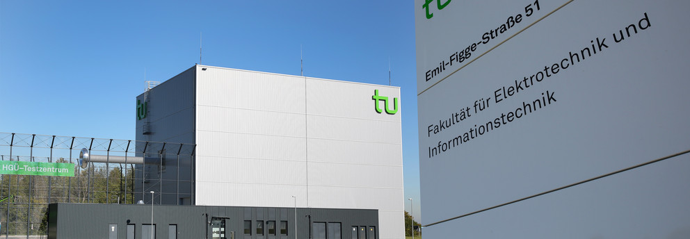 Außenaufnahme des HGÜ-Testzentrums der Fakultät Elektrotechnik 