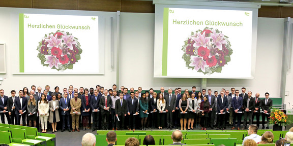 Gruppenfoto der Absolventen 2019 Gruppenfoto der Absolventen 2019