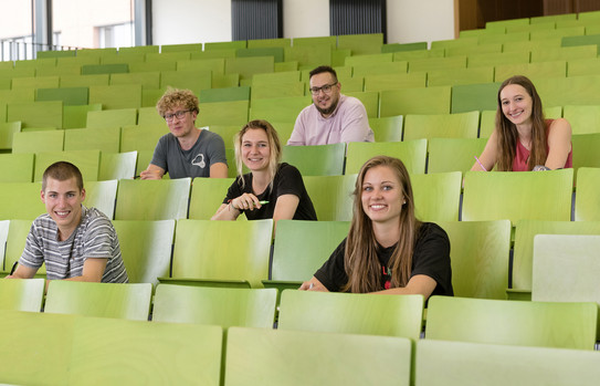 Studierende im Hörsaaal