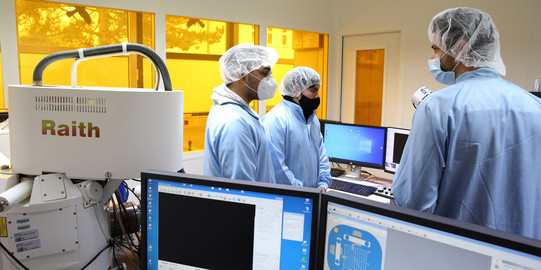 Studierende im Gelbraum