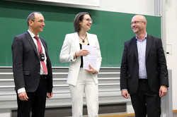 Absolventenfeier 2023 Hörsaal, Ehrung Preisträgerin ABB