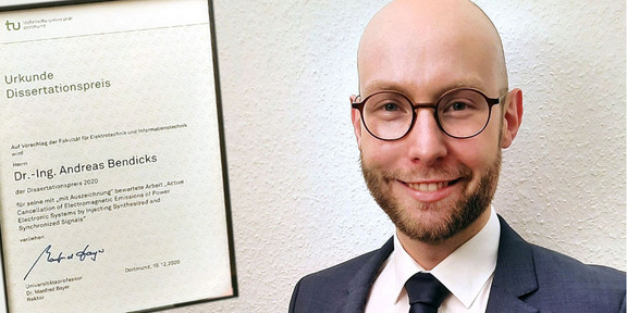 Andreas Bendicks mit Urkunde