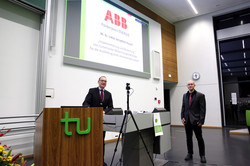 Absolventenverabschiedung 2021 im Hörsaal des SRG, Prof. Pfost, Preisträger ABB