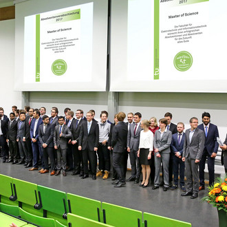 Absolventen Gruppenfoto Master