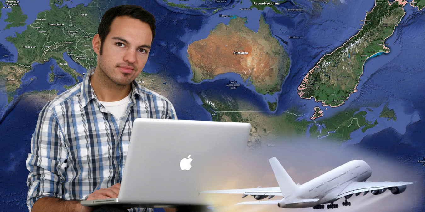 Fotocollage Studierender mit Laptop vor Weltkarte