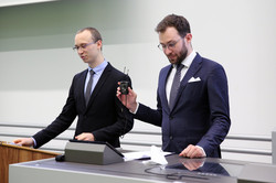 Absolventenverabschiedung 2021 im Hörsaal des SRG, Mirza Arnaut und André Kosak