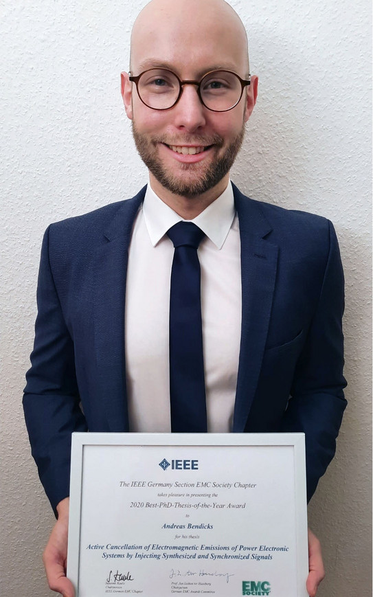 Andreas Bendicks mit Urkunde