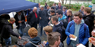 Studierende beim Kennenlernen in der O-Phase