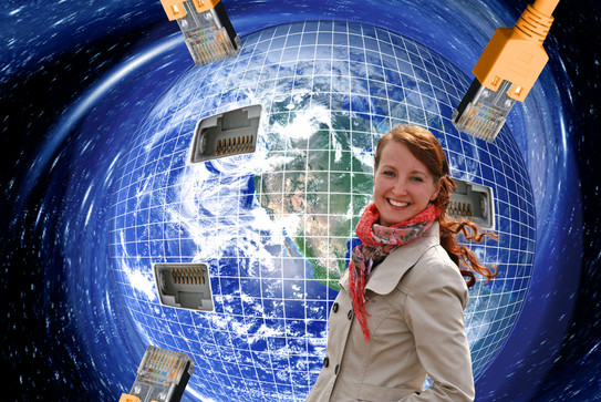 Fotomontage Weltkugel mit junger Frau